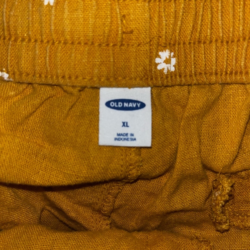 Old Navy Mustard Yellow Floral Print Women's Shorts - Picture 2 of 2
